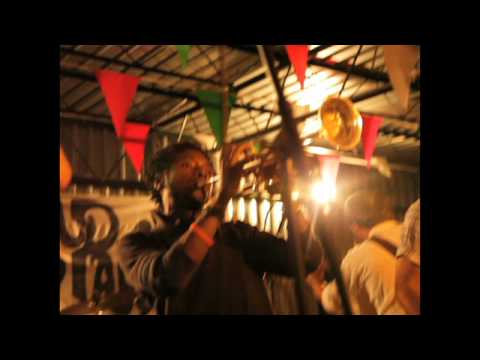 Los Vicios De Papá - Fiesta y Lucha [Official Music Video] HD