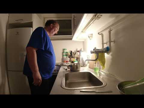 MongoTV_4004 - Mongo Madskole - Oksebouillonsuppe Med KØDBOLLER - MAJS- NUDLER - Løg - Gulerødder