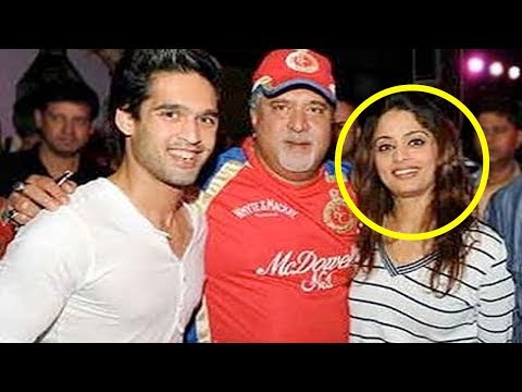 download lagu mp3 mp4 Samira Tyabjee Mallya, download lagu Samira Tyabjee Mallya gratis, unduh video klip Samira Tyabjee Mallya