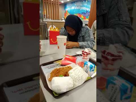 di plaza malioboro makan com keluarga #vlog #malioboroyogyakarta #mcdonalds @DhaniRismanto1909