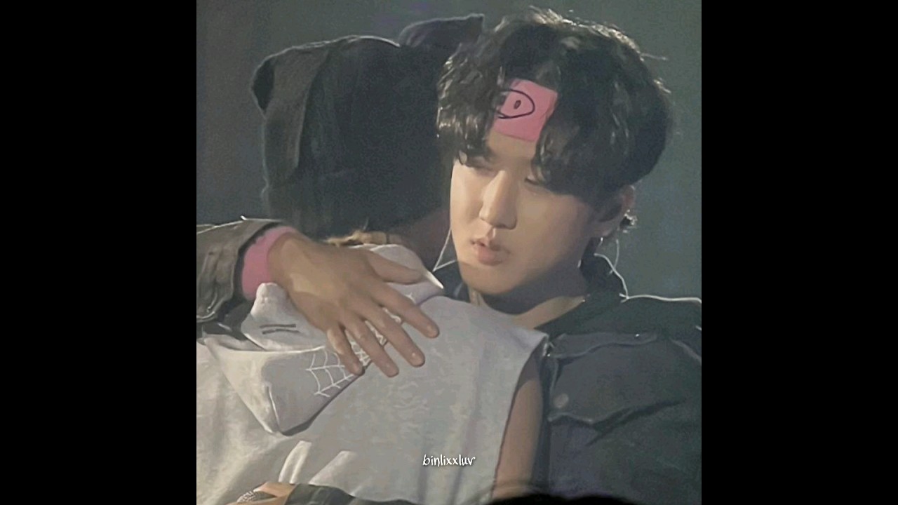 changbin soothes crying felix in his arms🥺 #straykids #skz #felix #changbin #changlix