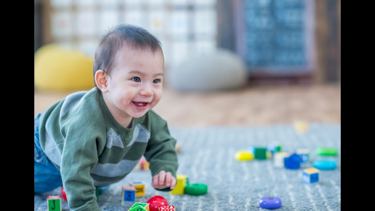 18 – bébé se déplace à 4 pattes