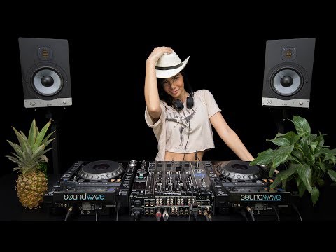 Dea Tosh - tech/house Soundwave session 1