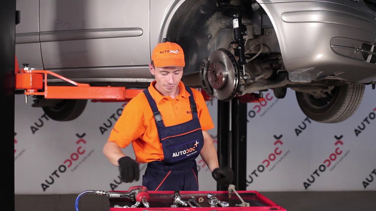 Comment changer : biellette de barre stabilisatrice avant sur Mercedes Vito W639 - Guide de remplacement