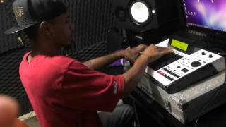DJ Mart - Ao Vivo no Estúdio MPC 2500 (Montagem Violão Agressivo)