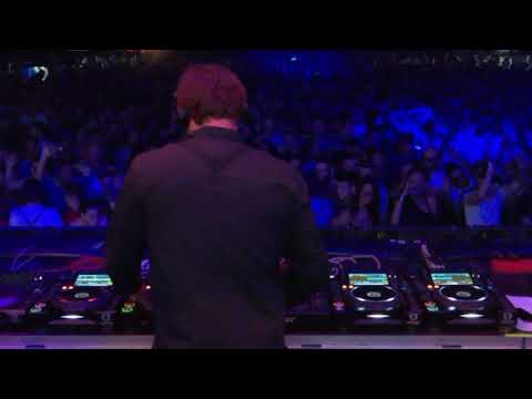 [HD] Solomun drops "Kink - Detunator + Eclept - Rhythm For Me" @Apgrade Weekend 2017