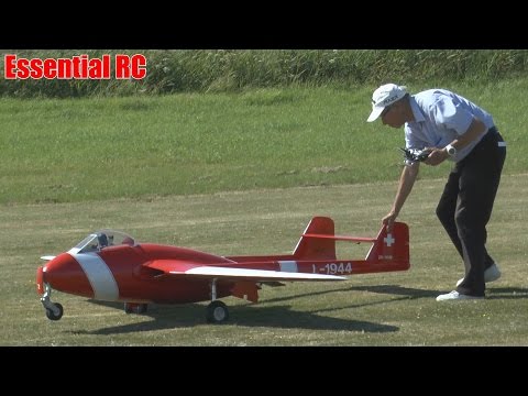 LARGE SCALE RC de Havilland Vampire (Scratch built and Piloted by Les Eagle)