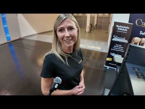 JUNGE FRAU ERFINDET geniale neue Wohnmobil TRiTTSTUFEN 2025 Caravan Held Trittstufe