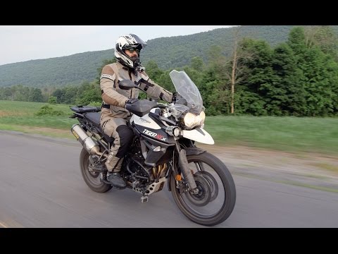 Triumph Tiger 800 XCx Testbericht auf RevZilla.com