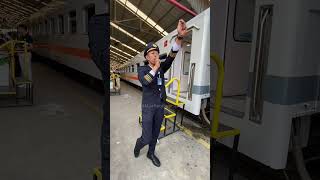 Download lagu Semboyan 41 Kondektur Kereta Api Cikuray mp3