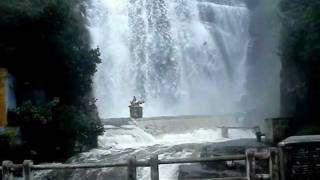 preview picture of video 'Dunsinane waterfall -Pundaluoya, Sri Lanka.'