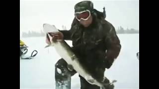 Приколы на рыбалке!лучшие приколы!Ржака ржачная,смотреть всем)