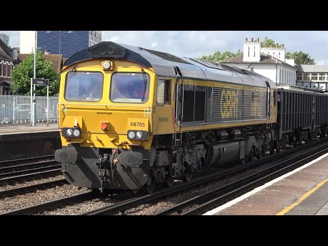 Freight Trains & Light Engine Movements - August 2021