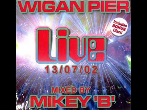 Wigan Pier Live mixed by Mikey B - disc 1