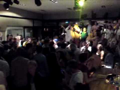 V 29 Hamnplan 5, Sköna gäster som aldrig vill gå hem