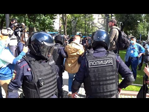 В центре Москвы задержаны 14 человек на акции в поддержку Хабаровска