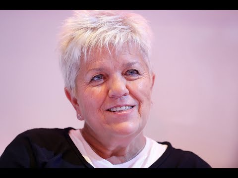 ✅  Mimie Mathy nostalgique : la comédienne lève le voile sur sa première fois