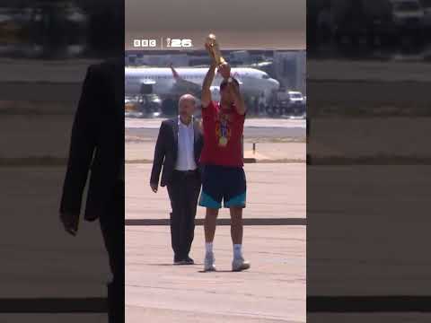The World Cup winners are back in Spain! 🛬 - BBC