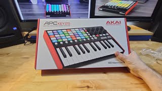 Video thumbnail for AKAI PRO: APC KEY 25 MKII #unboxing by iam cruz