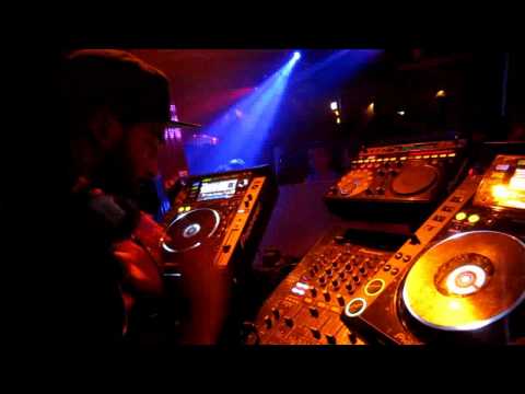 ARMAND VAN HELDEN playing Duck Sauce "Barbra Streisand" (Afrojack Remix)