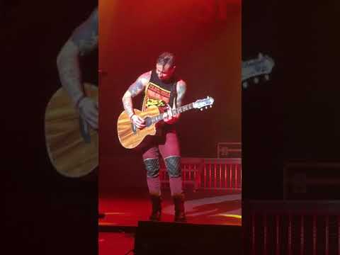Shinedown sing Don’t look back in anger at Brixton academy