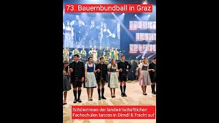 SchülerInnen in Dirndl & Tracht tanzen beim steirischen Bauernbundball 2024 auf
