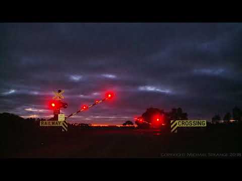 VLine Train At Peak School Rd Level Crossing (11/7/2018) - PoathTV Australian Railways