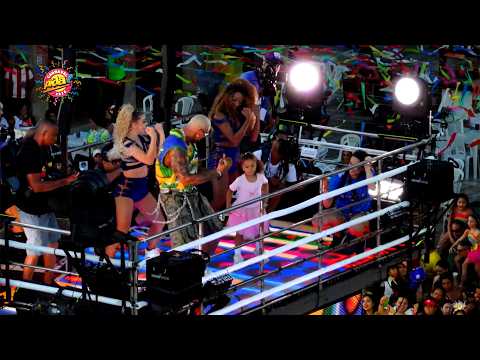 Léo Santana dances with Liz at the Salvador Carnival 2026