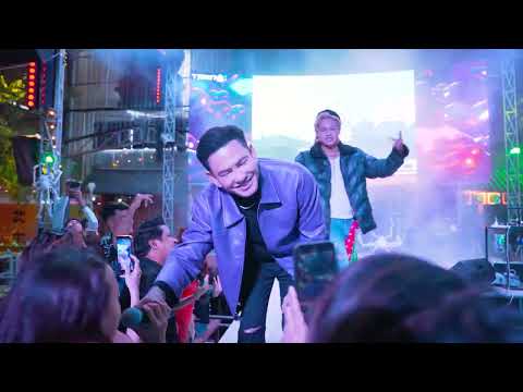 KARONA PICH - អ្នកកំដរអស់ឱកាស Ft TRAPZ YOUNG - ( Live Performance )