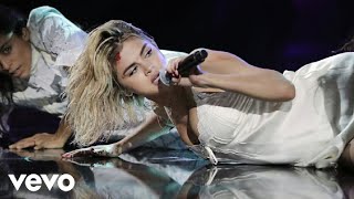 Selena Gomez,Marshmello - Wolves (Live at the AMA&#39;s)