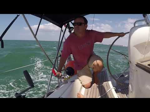 ASI NAVEGA EL BAVARIA 38 CRUISER 2009