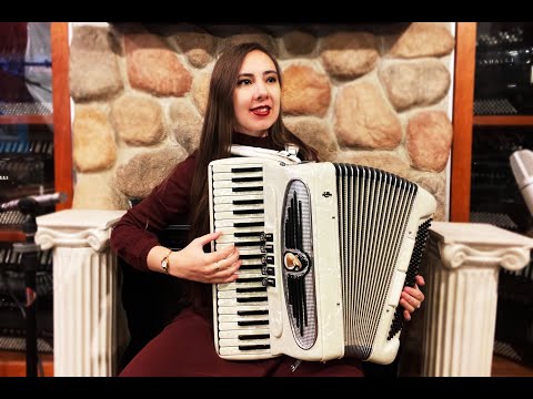 5882 - Ivory Giulietti M52 Handcrafted Piano Accordion LMM 41 120 $1299