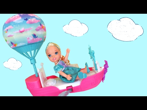 FLYING ! Lemonade ! Elsa & Anna toddlers FLY with Barbie's Magical Dreamboat - Playing