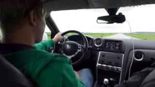 preview picture of video 'Jízda Nissan GT-R (letiště) aneb jak jsem si to málem pustil do kalhot / Mnich. Hradiště / 2.6.2013'