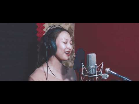 Thể hiện bởi Kim Tuyến