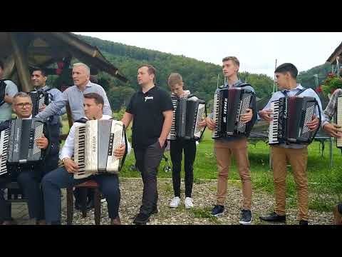 Întâlnirea cântăreților Mihoveni Suceava ~ Priviți în jur la tot ce vă'nconjoară