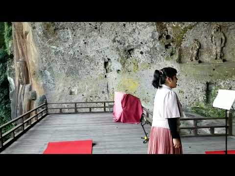 statue-jardin-zen-Bouddha-position-Lotus-mains-mudra-méditation