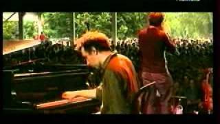 Download lagu Yann Tiersen Live Aux Eurockéennes De Belfort  06 07 2001 les jours tristes mp3