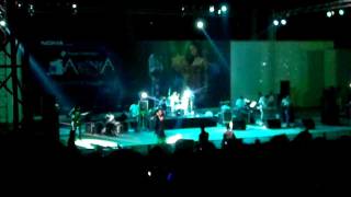 Raat Ke Dhhaai Baje, Kaminey- live by Sunidhi Chauhan at Aranya 2011, Thapar University