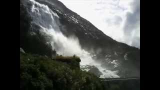 preview picture of video 'Langfoss Waterfall Norway'