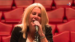 Mme Bruits d&#39;couloir chante &quot;Femme à la mer&quot; de Hoshi