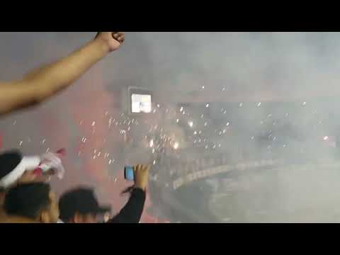 "La hinchada más antigua de centroamérica, y la mejor hinchada Concacaf Ultra Fiel de Honduras" Barra: La Ultra Fiel &bull; Club: Club Deportivo Olimpia