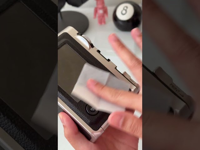 Vídeo relacionado con HIYQIN Funda Transparente y Accesorios para Fujifilm Instax Mini EVO, Estuche para Instax Mini EVO, Tapa de Lente, Protector de Pantalla, Marcos Magnéticos y Pegatinas