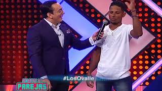 A él le sonaba el estómago de la emoción por verla, después de chatear con ella durante ocho meses