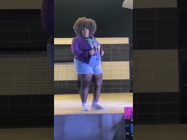 A Lil Tea Time Live Hosting That 70's Fashion Show