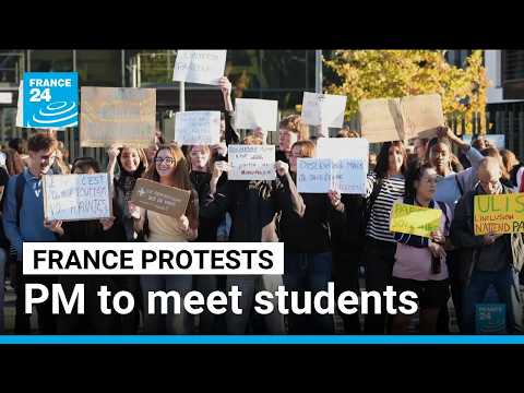French PM meets student representatives after weeks of protests