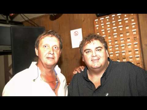 Leo Simons zingt  : os Kefee