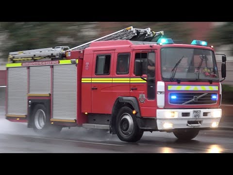 [HUGE SPRAY] Eccles Second Pump Responding - Greater Manchester Fire And Rescue Service