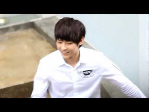 [FANCAM] 120517 Minhyuk in front of the Cube Cafe