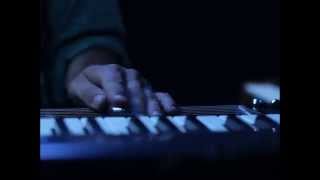 Aero Flynn - "Plates2" Live